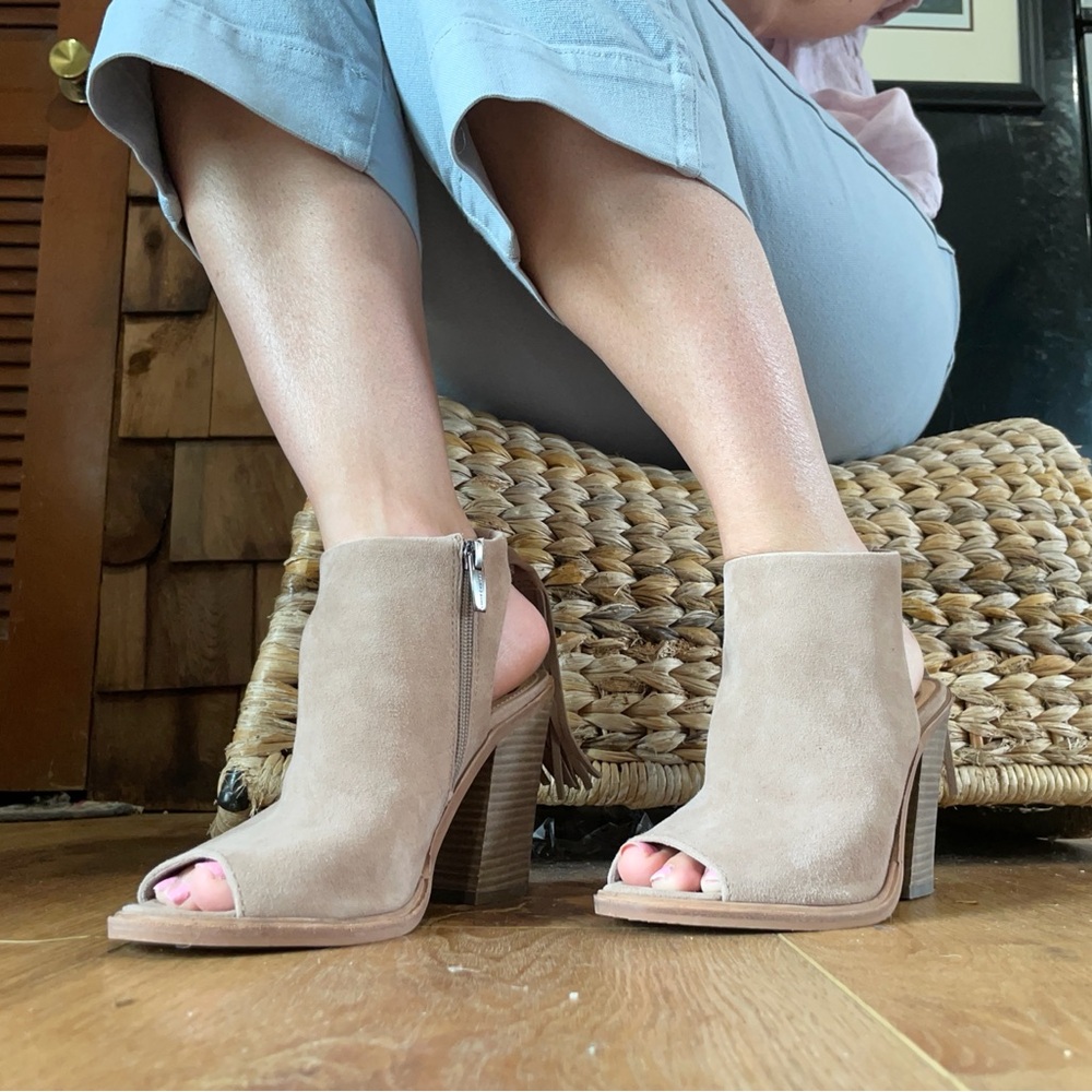 Vince Camuto Suede Kyleena Ankle Bootie Size 7 - Picture 8 of 15